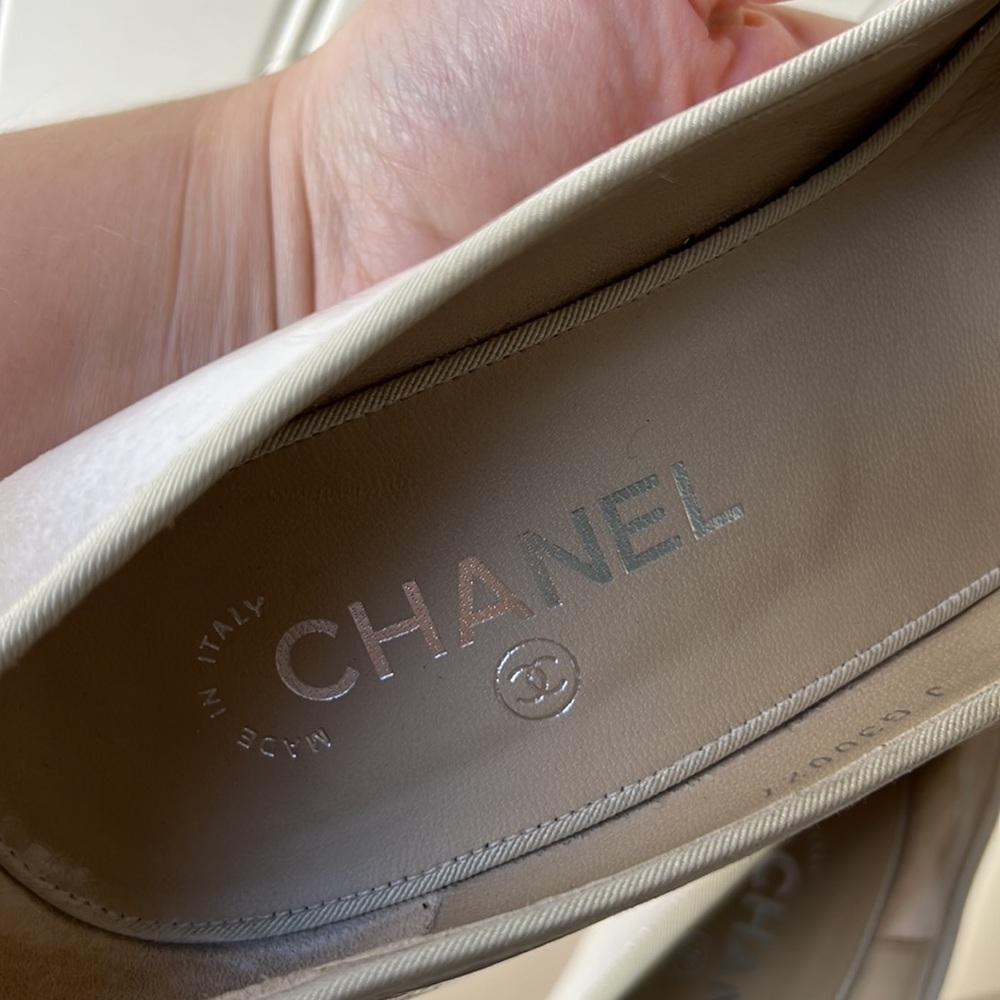 CHANEL White Suede Ombre Pumps Size 38.5 - Picture 12 of 15